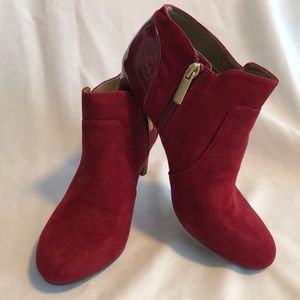 EUC Bandolino “Liron” suede bootie
